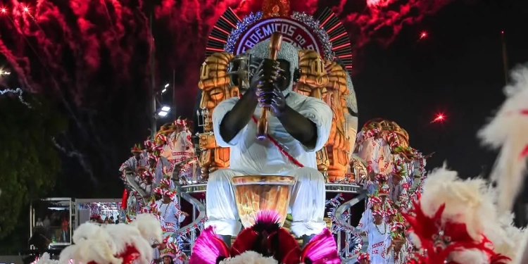 Carnaval do Rio deve injetar quase R$ 6 bilhões na economia carioca, revela vice-prefeito Eduardo Cavaliere