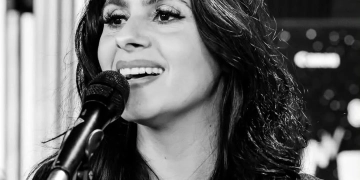Cantora Mira Callado encerra programação especial dedicada ao Mês da Mulher no West Musical