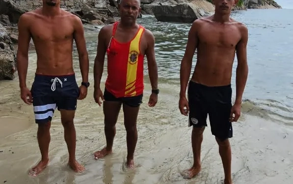 ( Video) Pescadores e Bombeiros Resgatam Dois Homens em Perigo em Barra de Guaratiba