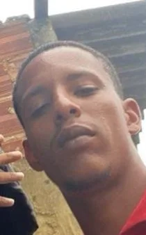 URGENTE!! TRAFICANTES DO COMANDO VERMELHO EXECUTAM MILICIANO AGORA NOITE EM SANTA CRUZ