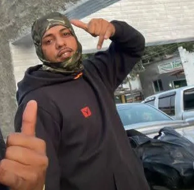 ( IMAGENS FORTES) GUERRA ENTRE FACÇÕES TERMINA COM TRAFICANTE MORTO EM AÇÃO POLICIAL NO RIO