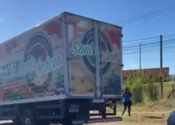 ( imagens fortes) Acidente Gravissimo com Ônibus e Moto Deixa Mortos e Caos no Trânsito Rumo à Região dos Lagos