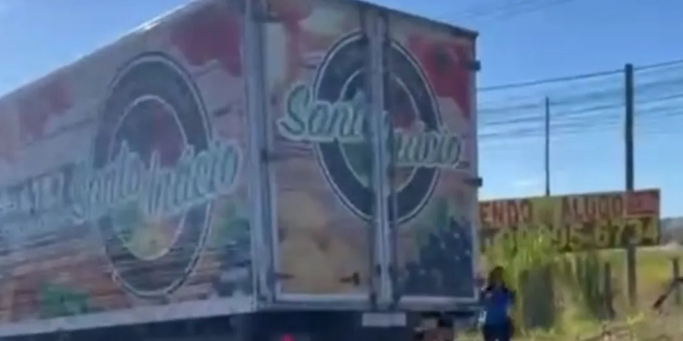 ( imagens fortes) Acidente Gravissimo com Ônibus e Moto Deixa Mortos e Caos no Trânsito Rumo à Região dos Lagos