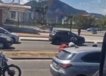 (IMAGENS FORTES) MOTOQUEIRO MORRE NUMA COLISÃO COM CAMINHÃO NA BARRA