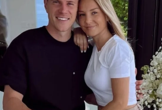 Craque do Barcelona leva bolada pelas costas da esposa e faz desabafo nas redes sociais