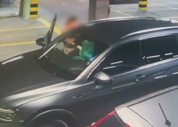 ( Video) Mulher é sequestrada e obrigada a fazer transferências via Pix antes de ser resgatada pela PM