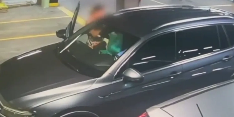 ( Video) Mulher é sequestrada e obrigada a fazer transferências via Pix antes de ser resgatada pela PM