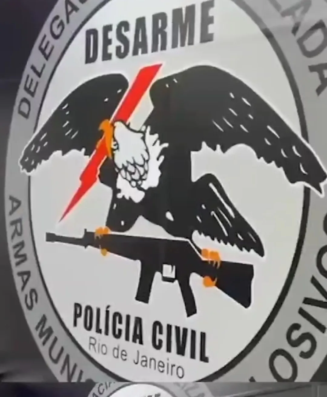 ( Video) Polícia Civil apreende arsenal de guerra na Zona Oeste