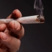 ( VIDEO) HOMEM COMPRA MACONHA DE TRAFICANTE, LEVA CALOTE E CHAMA A POLÍCIA