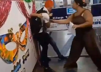 ( Video) Briga entre alunos em CIEP de Belford Roxo termina com diretora levando tapa