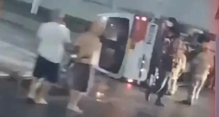( Video) Van capota em Campo Grande e Mobiliza Bombeiros na Zona Oeste