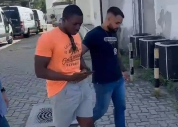 Nadador é preso durante competição no Rio por perseguir ex-companheira e incendiar estabelecimento