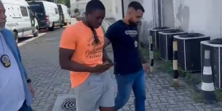 Nadador é preso durante competição no Rio por perseguir ex-companheira e incendiar estabelecimento