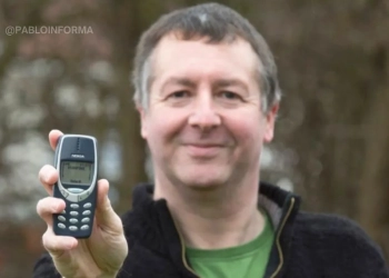 Inacreditável! Homem encontra Nokia 3310 perdido há 22 anos e celular ainda funciona
