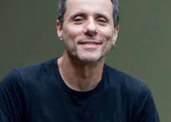 Tony Bellotto, dos Titãs, enfrenta tumor no pâncreas, mas sem metástase,  diz médica