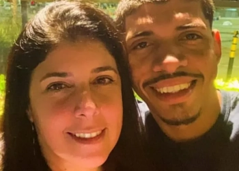 SANGUE E TERROR NA ZONA OESTE: MULHER ESFAQUEIA NAMORADO NO PESCOÇO E É PRESA EM FLAGRANTE!