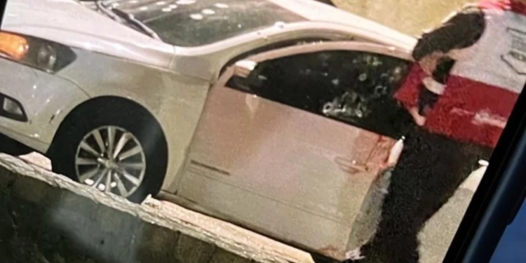 ( VIDEOS) TERROR NA ZONA OESTE: CARRO METRALHADO EM PLENA RUA MOVIMENTADA AGORA POUCO
