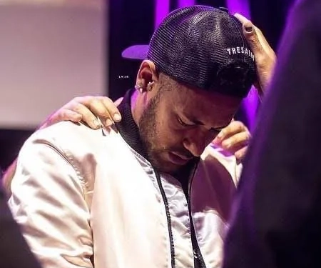 Neymar e Bruna Biancardi fazem culto evangélico em casa após nova polêmica de traição