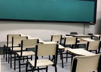 Prefeito do PL sanciona lei que obriga oração do Pai-Nosso nas escolas