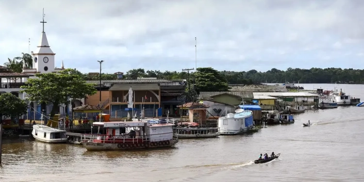 Embarcação  com 60 pessoas naufraga na Ilha de Marajó