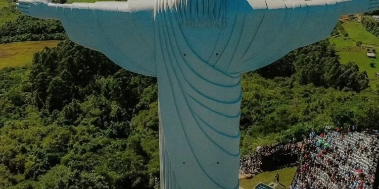 Rio Grande do Sul Inaugura o Maior Cristo do Brasil, Superando o Redentor do Rio