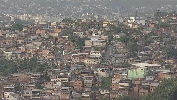 Mãe e filho são baleados dentro de casa durante confronto no Rio