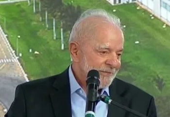 Novo acidente? Presidente Lula aparece com curativos no rosto e na mão