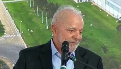 Novo acidente? Presidente Lula aparece com curativos no rosto e na mão