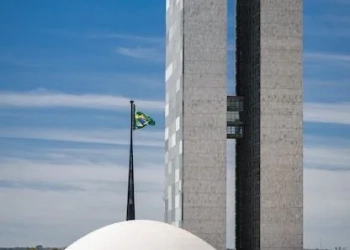 Senado aprova porte de arma para advogados: medida histórica acende debate sobre segurança e direitos