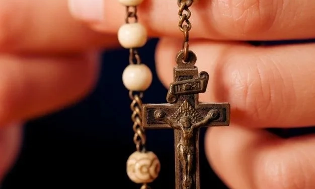 Justiça Derruba Lei que Obrigava Alunos a Recitarem o Pai Nosso em Escolas