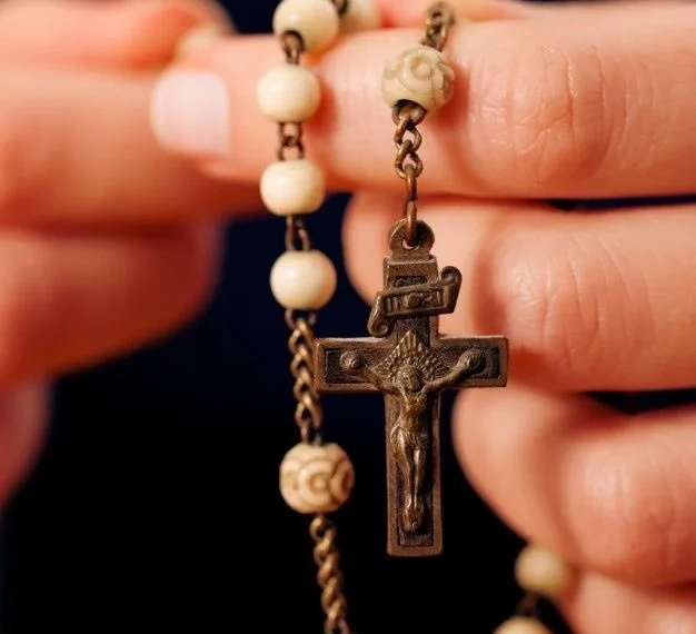 Justiça Derruba Lei que Obrigava Alunos a Recitarem o Pai Nosso em Escolas