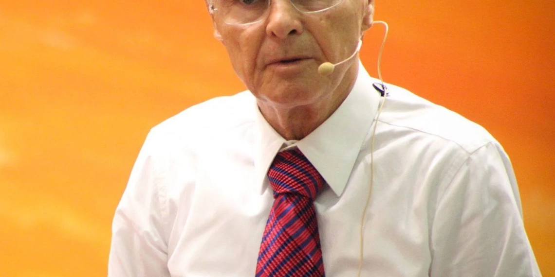 Bispo Edir Macedo ordena silêncio na Record sobre morte do Papa Francisco