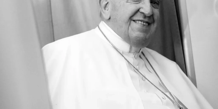Histórico e Emocionante: Sepultamento do Papa Francisco é Concluído
