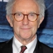 Que loucura!! Teoria Surreal Afirma que Ator Jonathan Pryce Está “Interpretando” o Papa Francisco Desde 2019