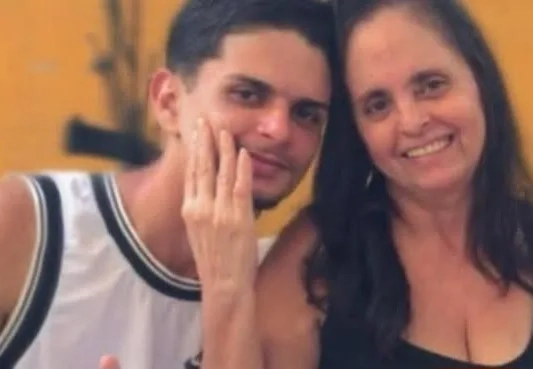 Mãe de Jovem Morto em Assalto no Rio Não Resiste à Dor e Morre um Mês Depois