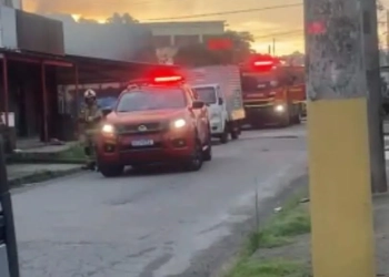 INCÊNDIO ATINGE BAR EM SANTÍSSIMO NA MADRUGADA!