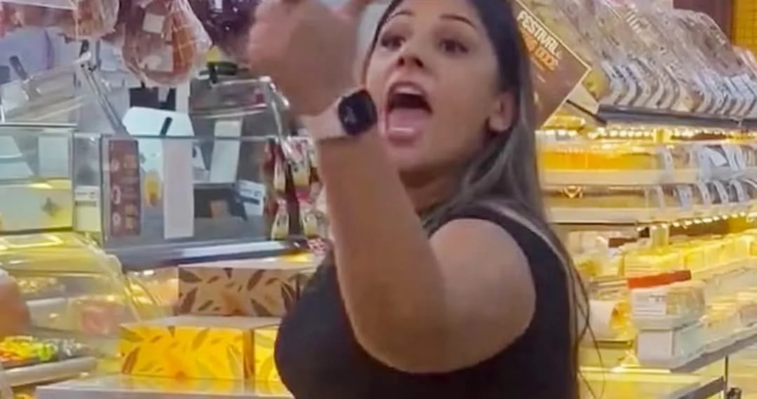 Mulher É Condenada à Prisão por Racismo e Homofobia em Caso Chocante