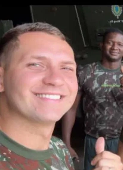 ( IMAGENS CHOCANTES) Dois Sargentos do Exército São Assassinados em Ataque Brutal no Rio!! Um deles carbonizado