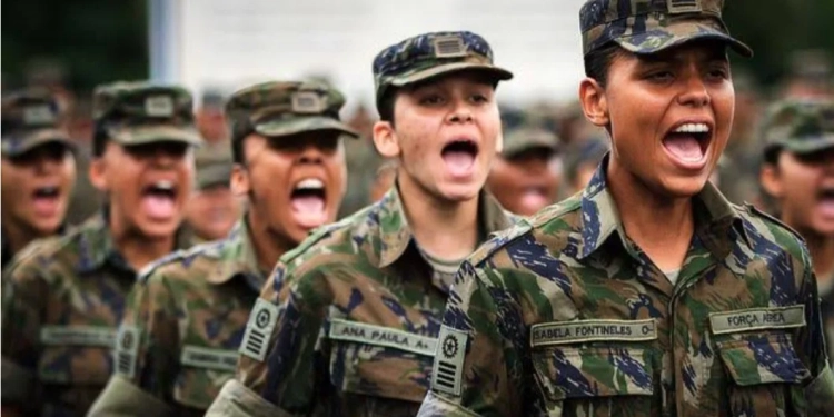 Histórico! Mulheres iniciam seleção para serviço militar voluntário no Brasil