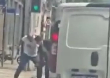 ( Video) Policial Federal Reage a Tentativa de Assalto e Mata bandido no Rio