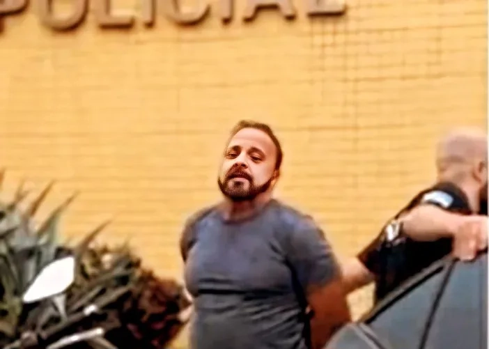 MÉDICO É PRESO COM CÃES CONGELADOS EM FREEZER NO RIO