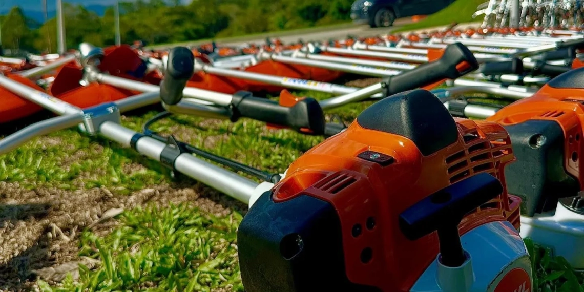 Zona Oeste recebe reforço histórico na infraestrutura: 600 roçadeiras são entregues no Parque Oeste