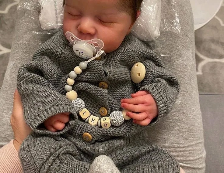 Surto coletivo: Deputado propõe proibição de atendimento a bonecas “bebê reborn” no SUS