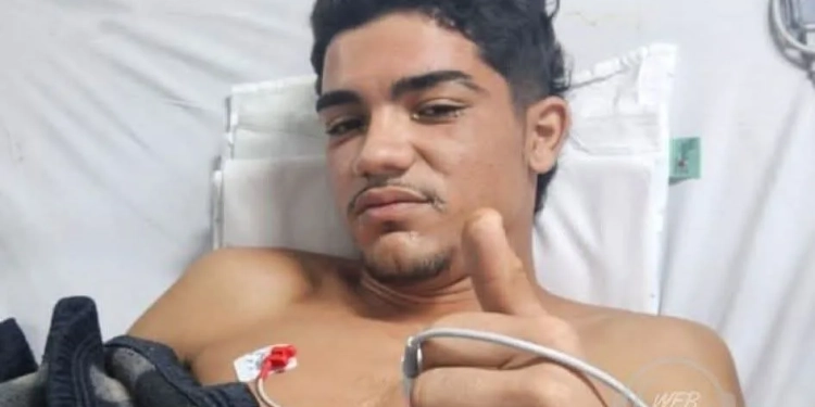 ( Cenas fortes) Jovem peão sofre acidente em rodeio de Hortolândia