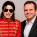 É fake que Eduardo Paes estaria planejando ressuscitar o cantor Michael Jackson para show em Copacabana