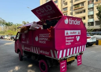 Tinder Estiliza Caminhão de Lixo para “Jogar Fora” o Ex e Promover Saúde Emocional