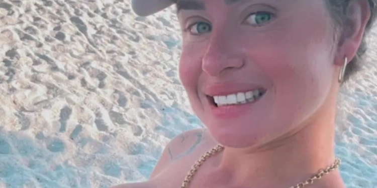 Tragédia e Polêmica: Influenciadora Débora Peixoto Sofre Aborto Após Gravação de Vídeo Adulto e Enfrenta Onda de Ataques