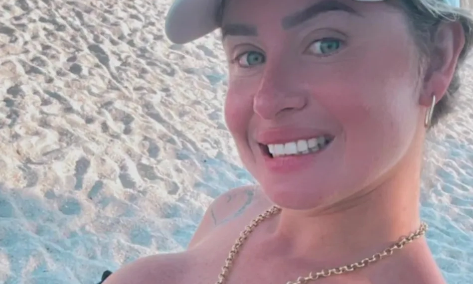 Tragédia e Polêmica: Influenciadora Débora Peixoto Sofre Aborto Após Gravação de Vídeo Adulto e Enfrenta Onda de Ataques