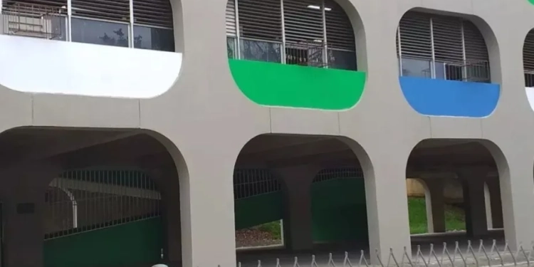 Operário Morre ao Cair do Quarto Andar de CIEP no Rio