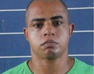 Polícia Prende Chefe da Milícia que Aterrorizava Moradores com Extorsões e Armas Pesadas no Rio